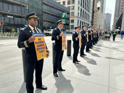 United Airlines Pilots Information Picketing in Order to Secure a New Contract
